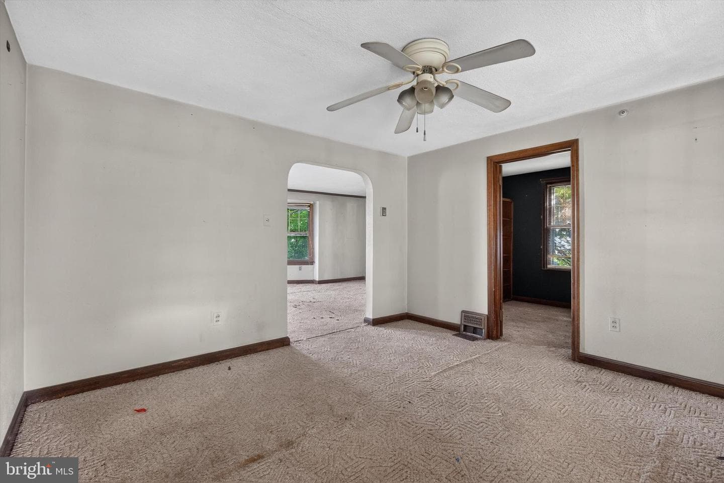2400 Catherine Street photo 7