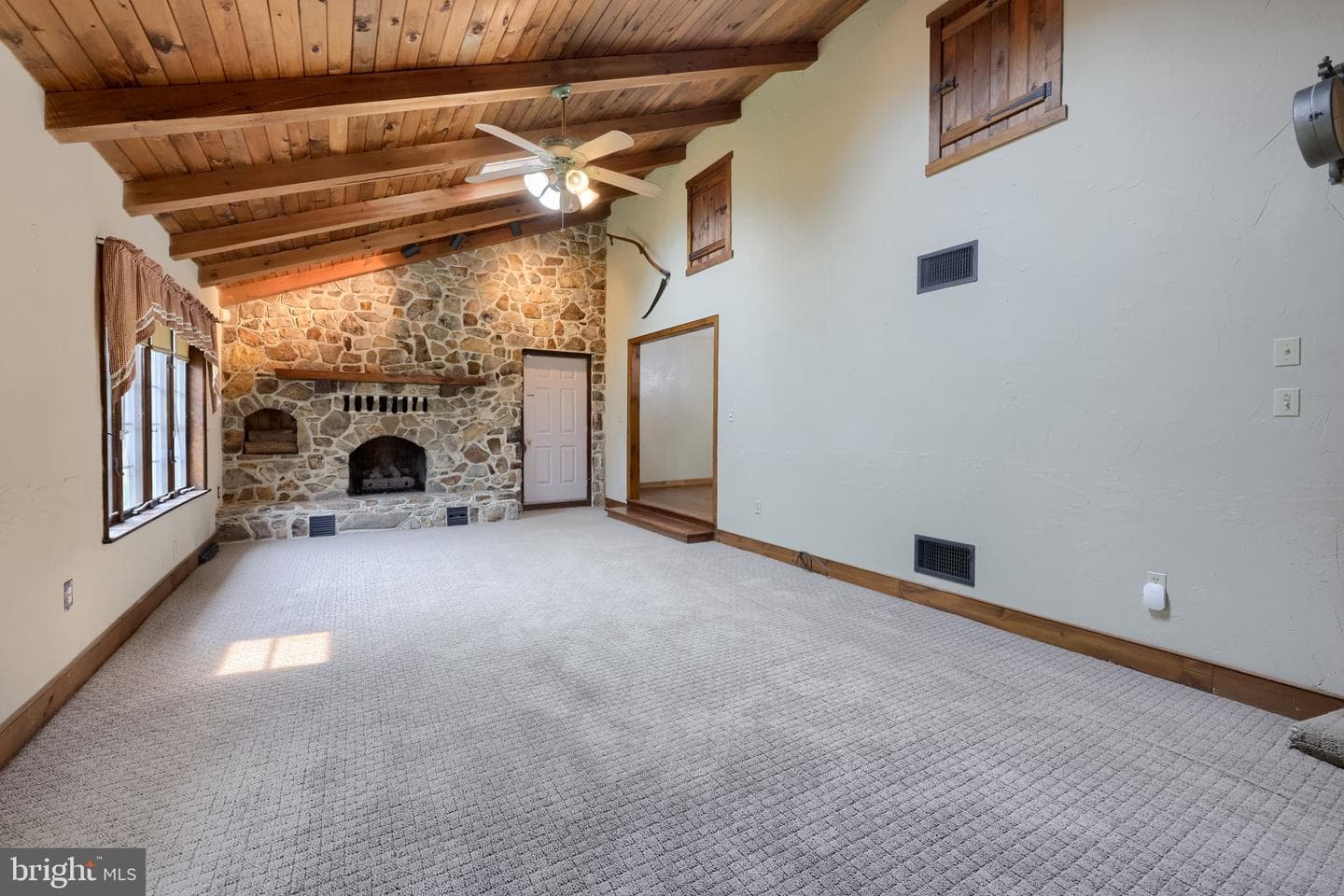 355 Roxberry Road photo 16