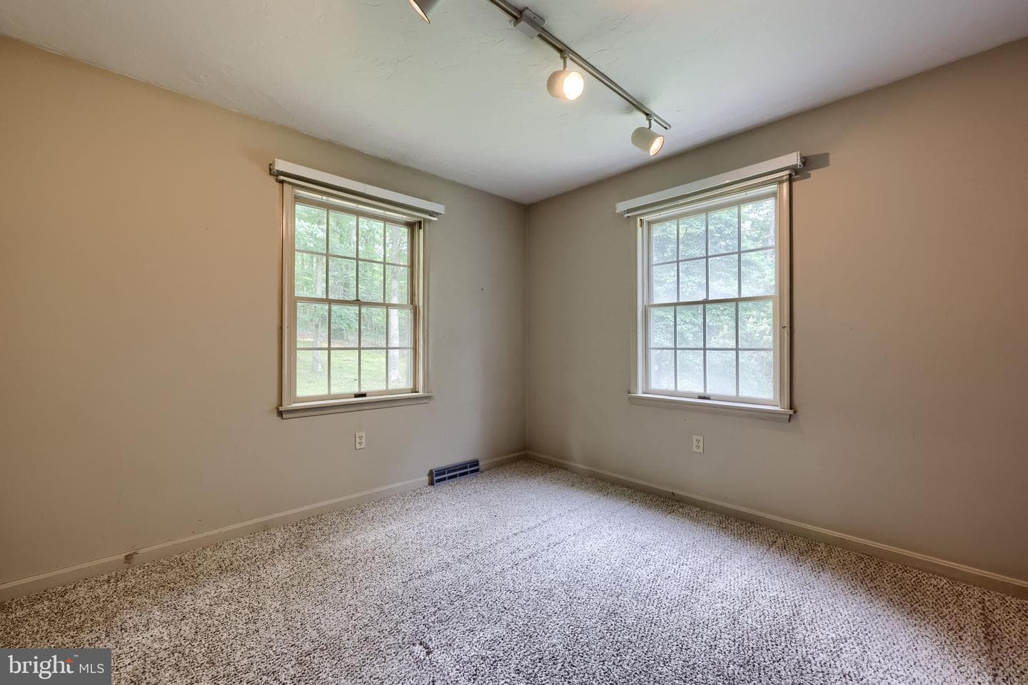 355 Roxberry Road photo 24