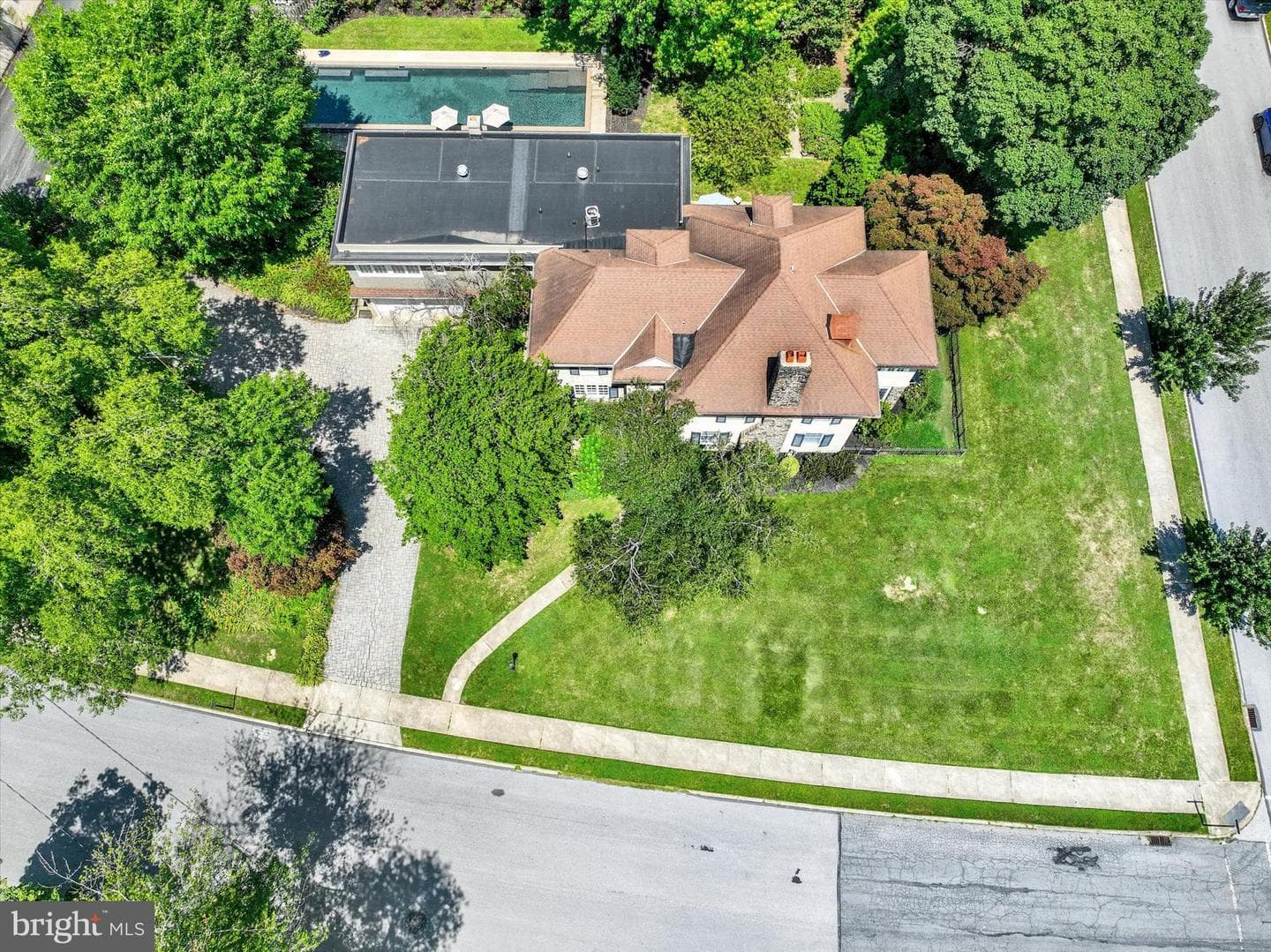 915 Arlington Road photo 63