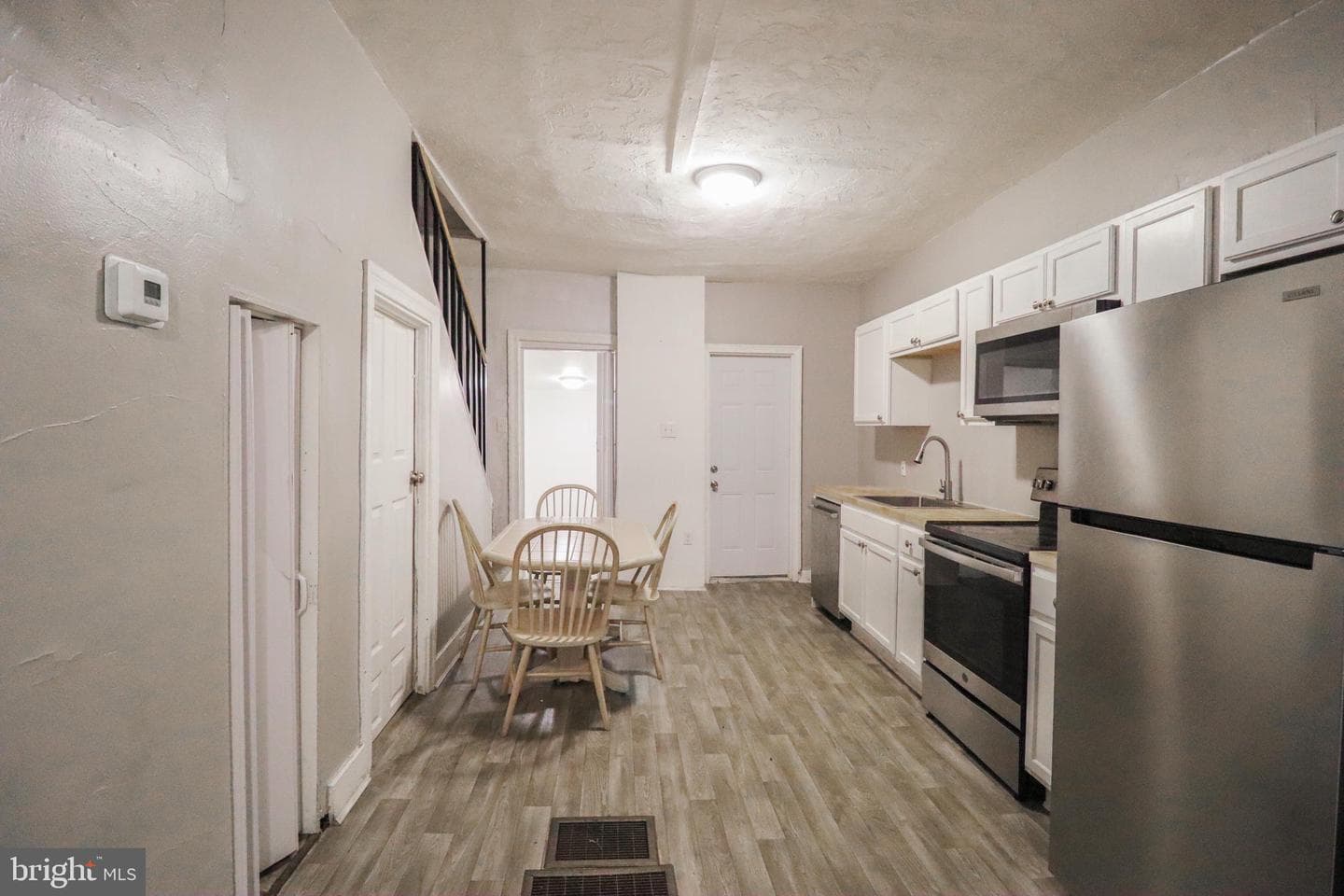 320 Wallace Street photo 5