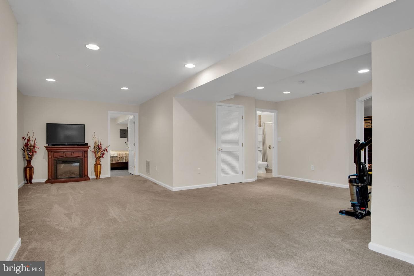 7485 Seneca Ridge Drive photo 32