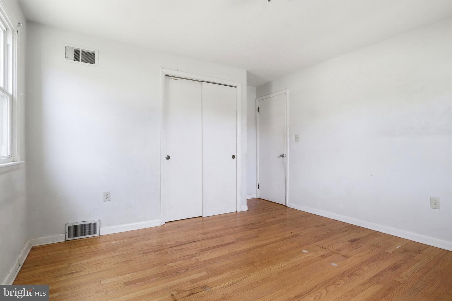 2400 Derry Road photo 21