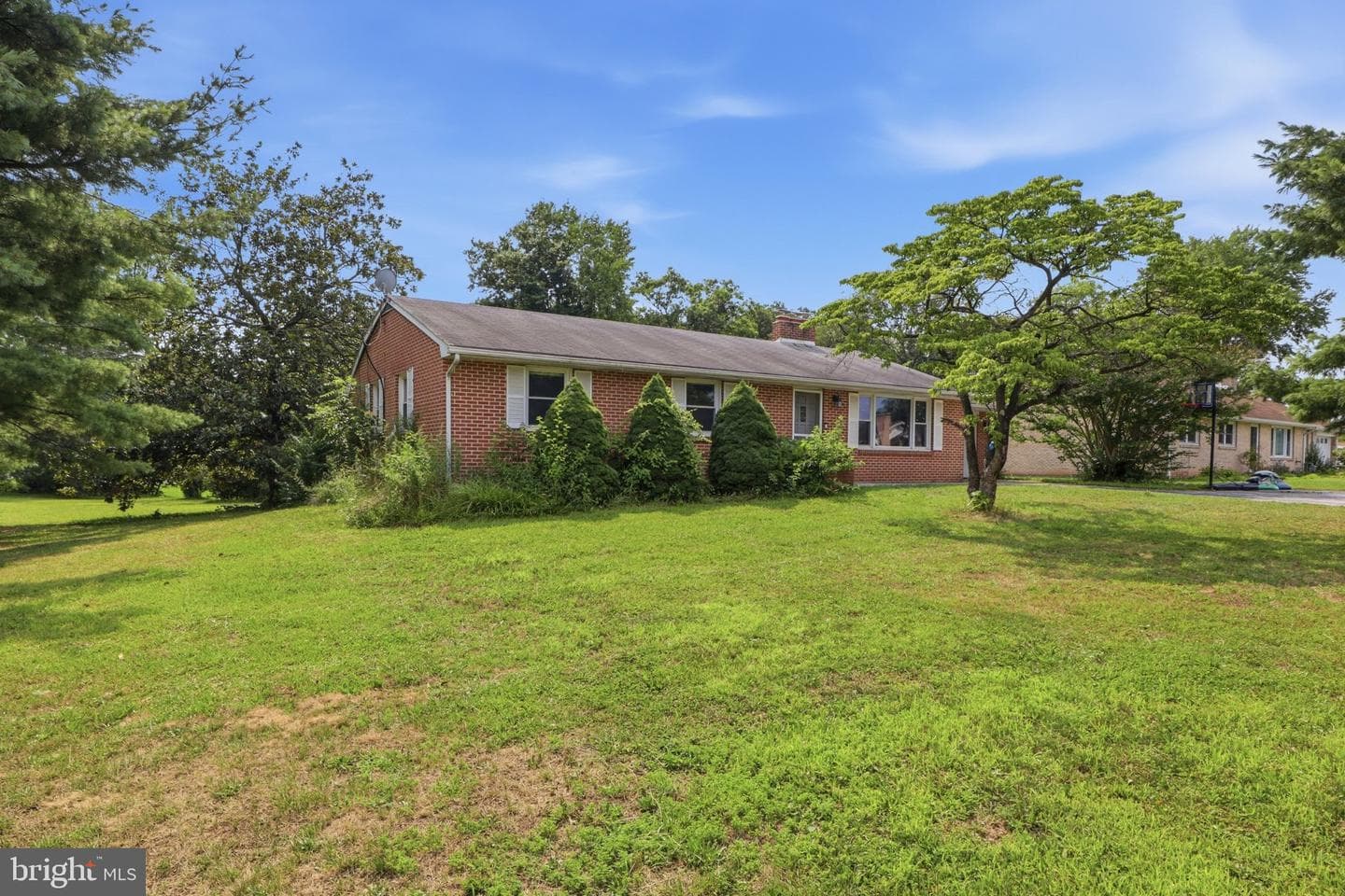 2400 Derry Road photo 3