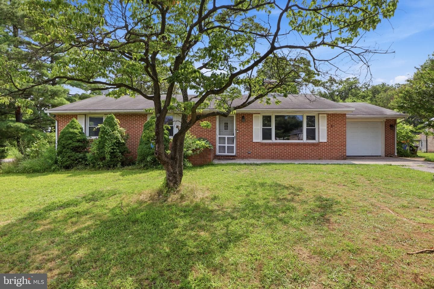2400 Derry Road photo 4