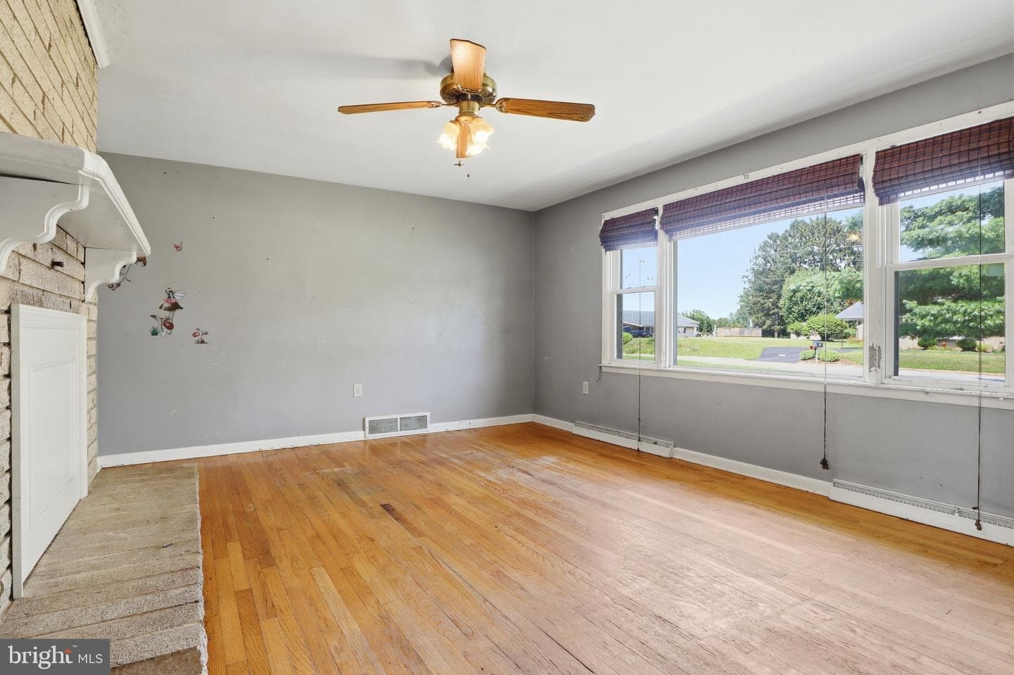 2400 Derry Road photo 9