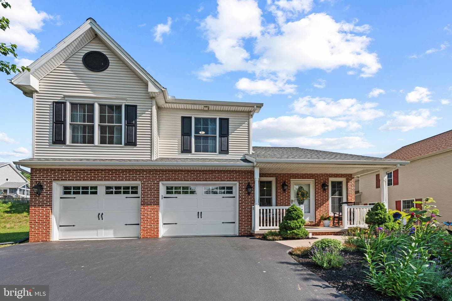 145 Lakeside Drive photo 2