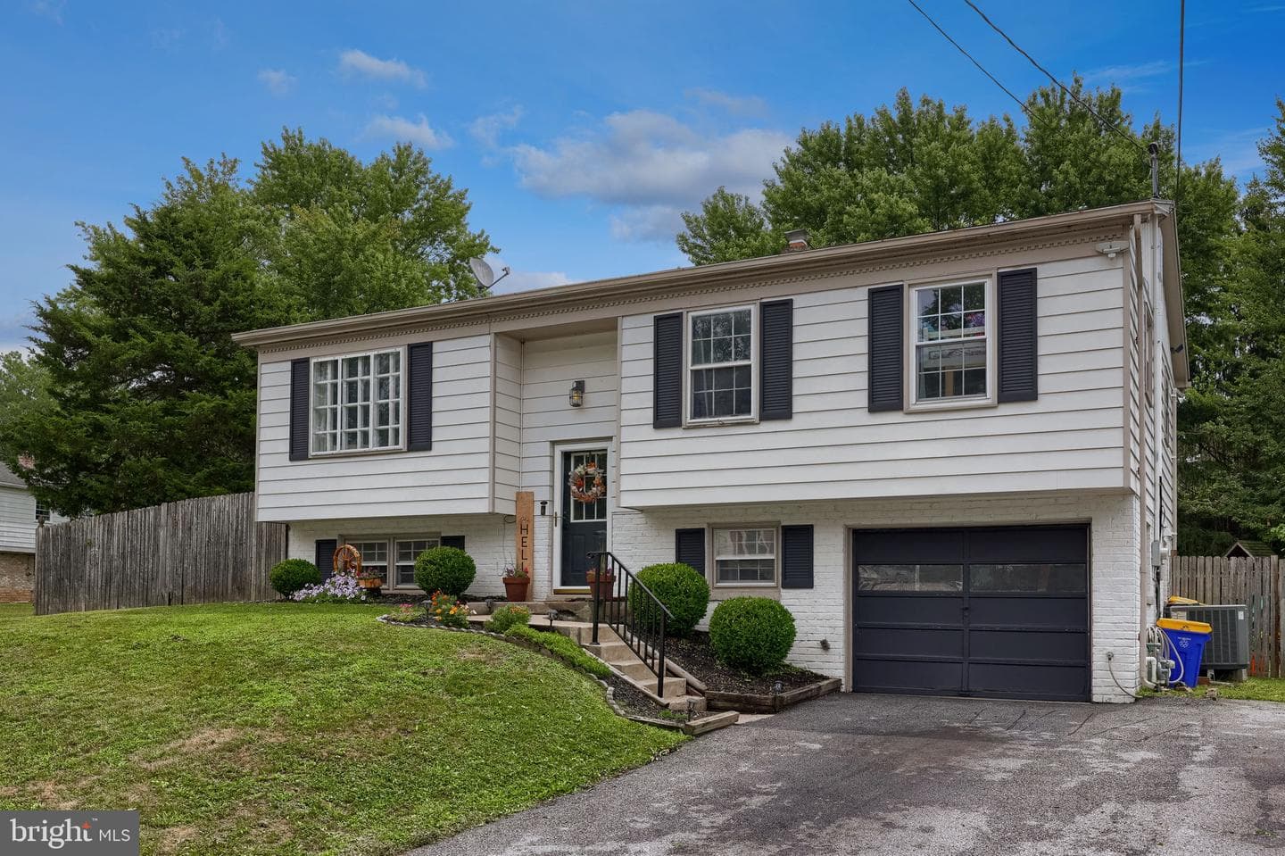 2520 Log Cabin Road, York