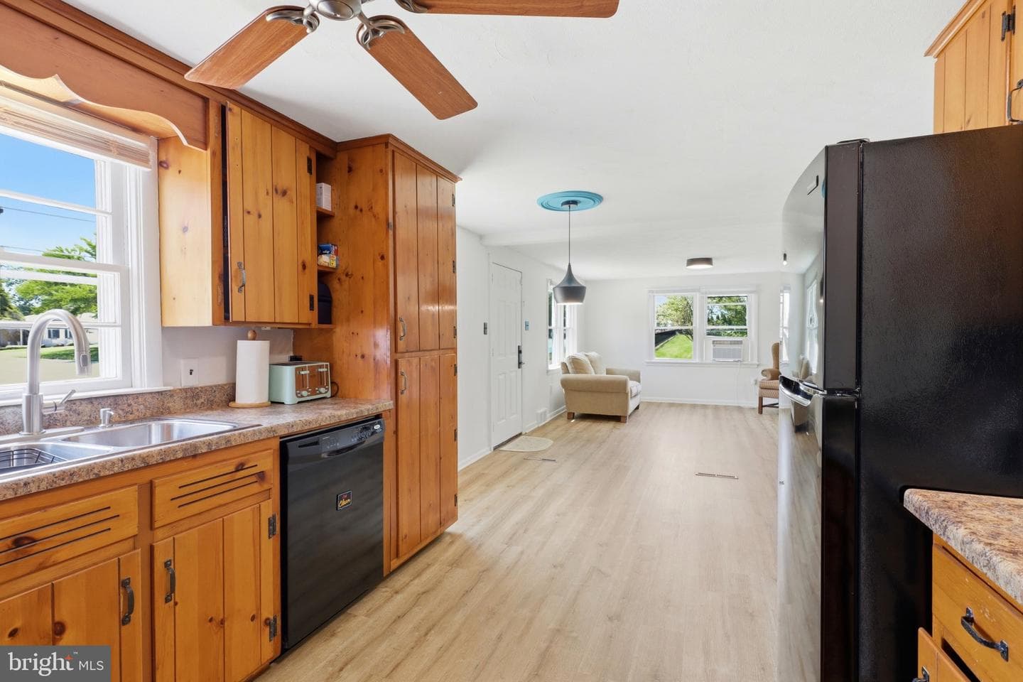 2260 S George Street photo 14
