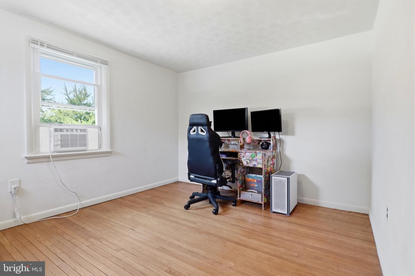 2260 S George Street photo 18