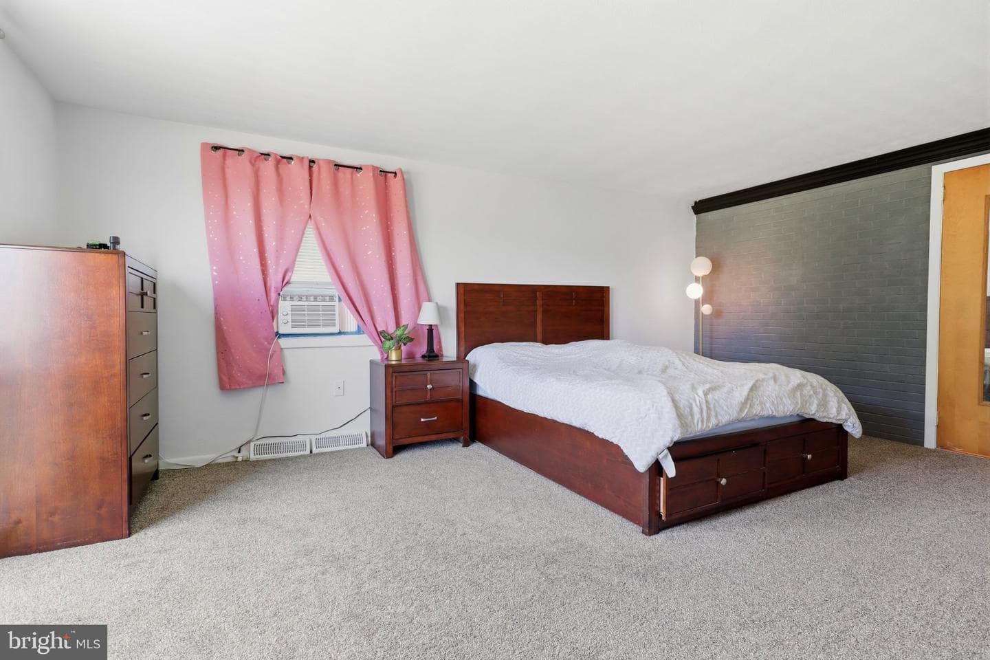 2260 S George Street photo 21