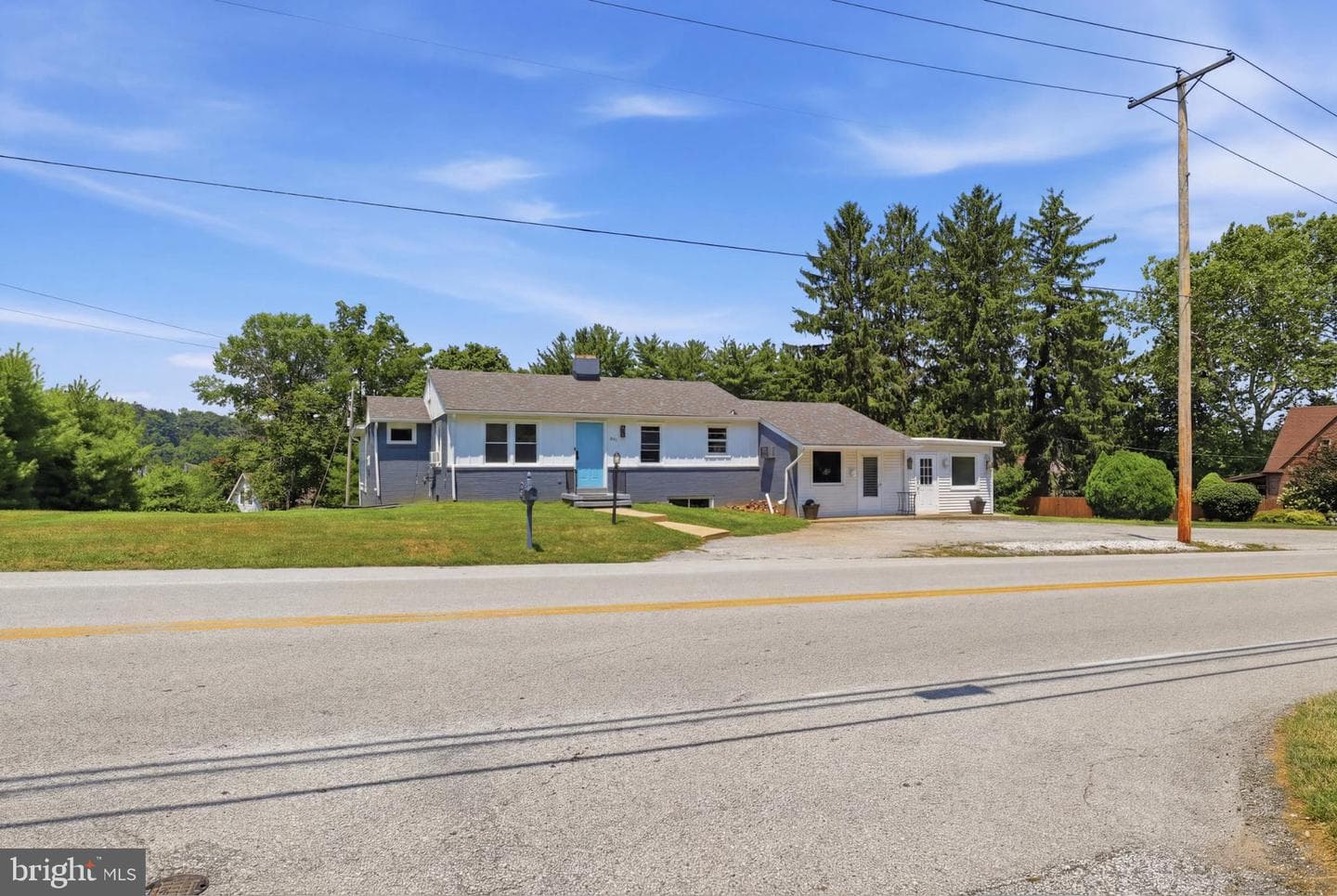 2260 S George Street photo 3