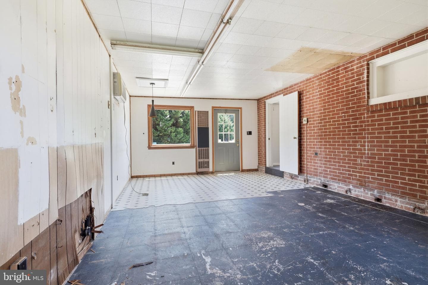 2260 S George Street photo 32