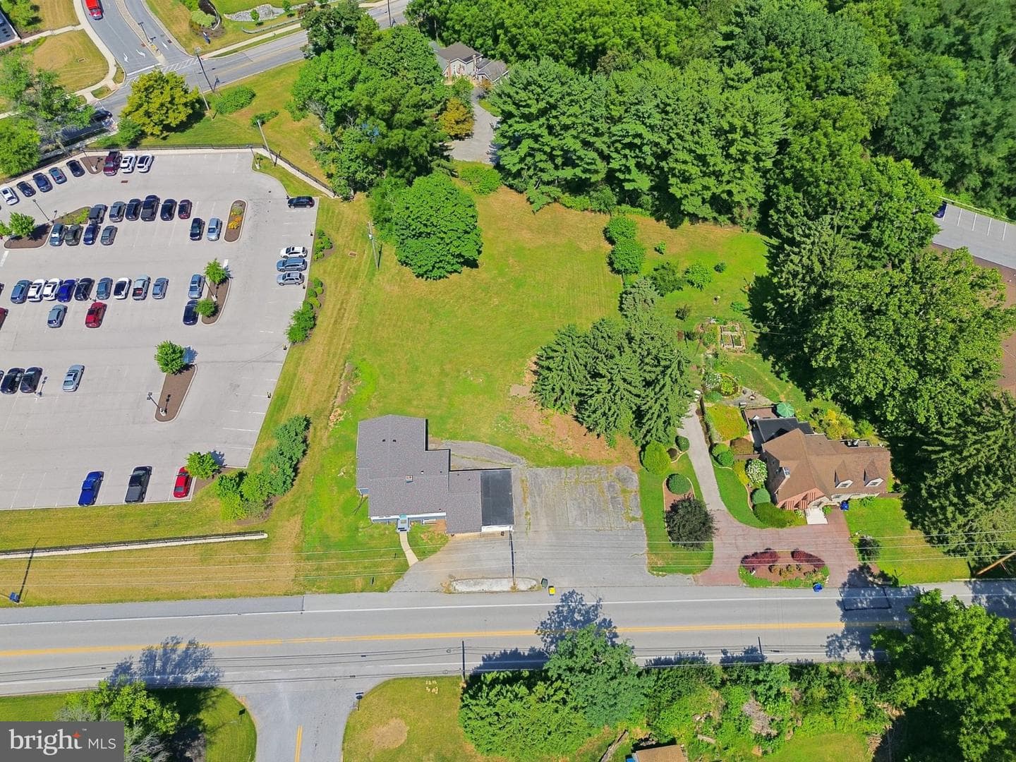 2260 S George Street photo 42