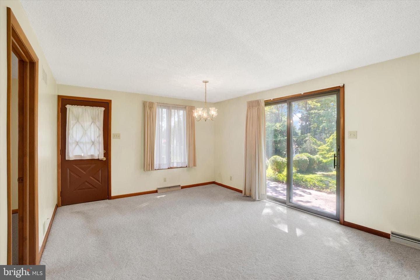 406 Beaumont Road photo 9