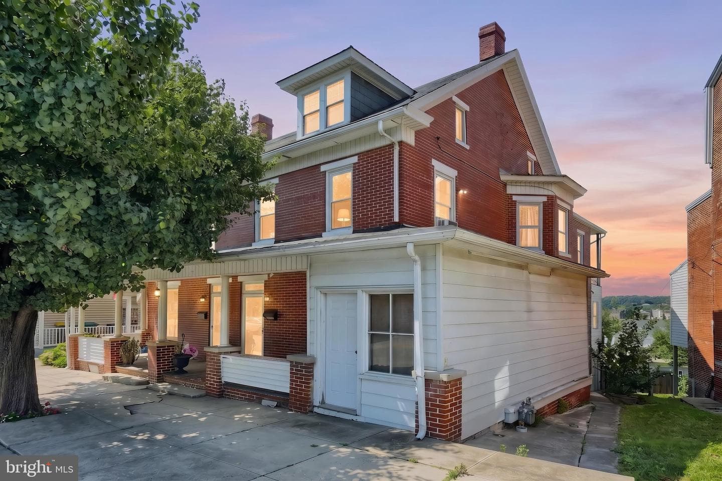 509 W Broadway photo 1