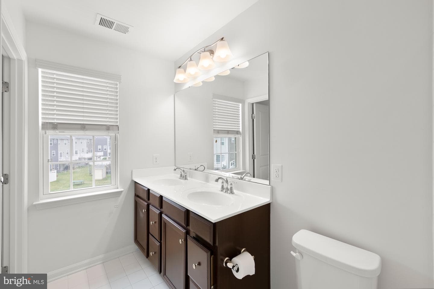 418 Charles Avenue photo 10