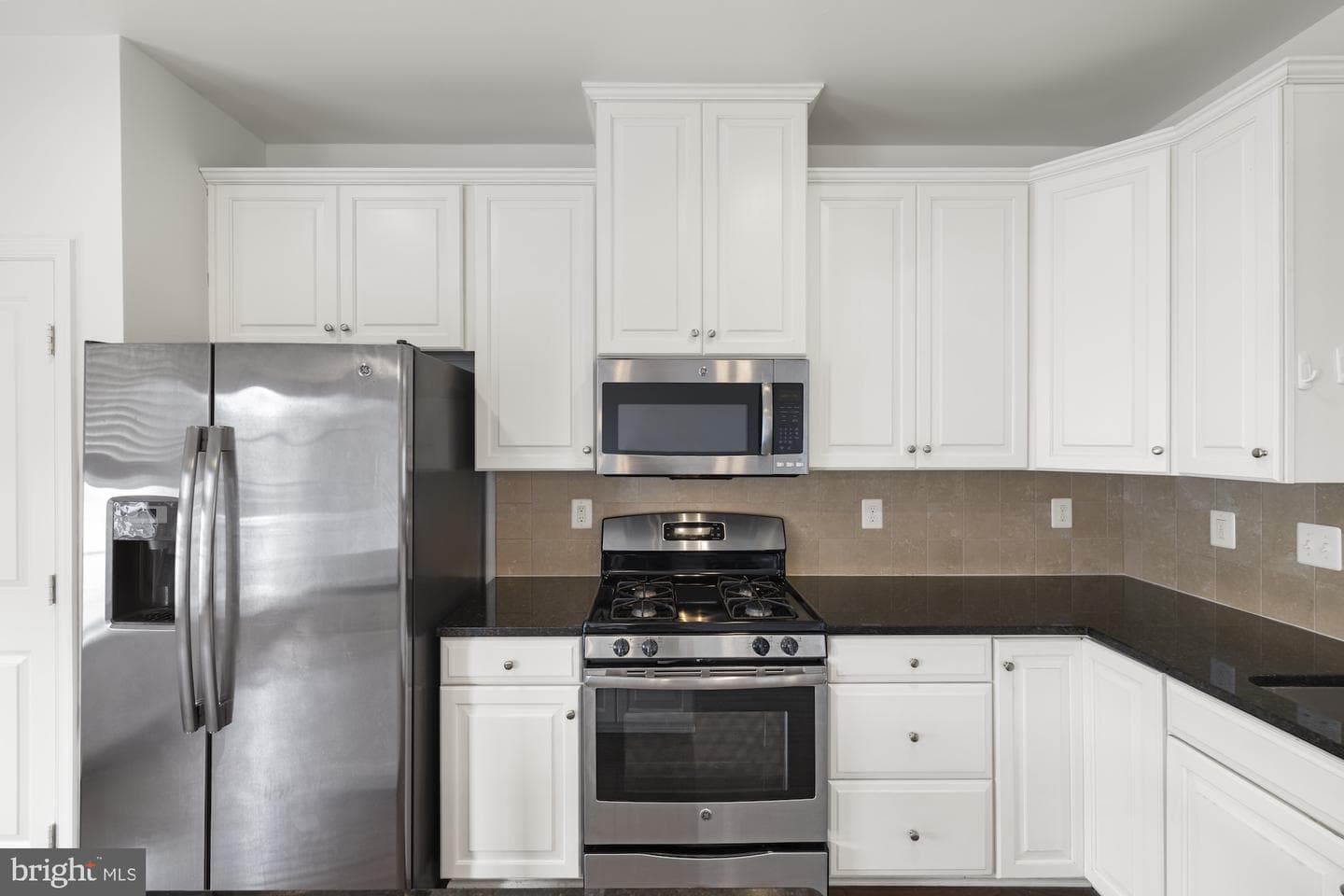 418 Charles Avenue photo 18