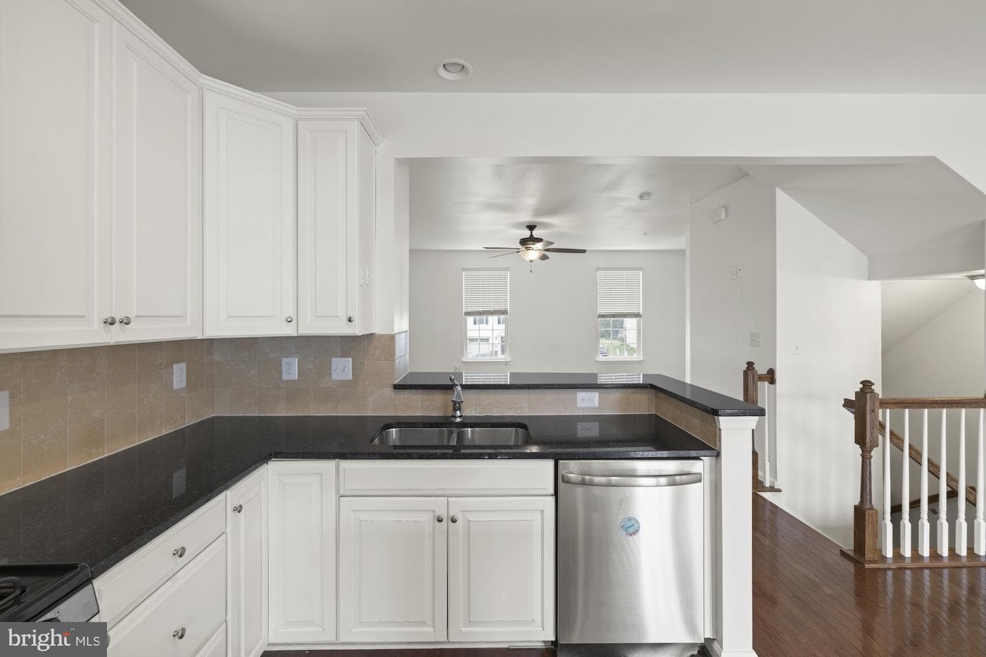 418 Charles Avenue photo 19