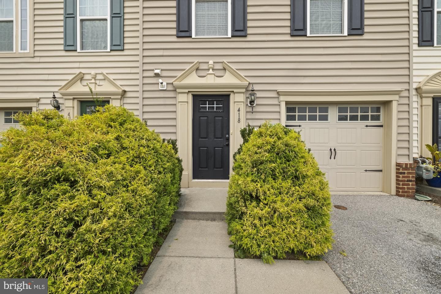 418 Charles Avenue photo 2