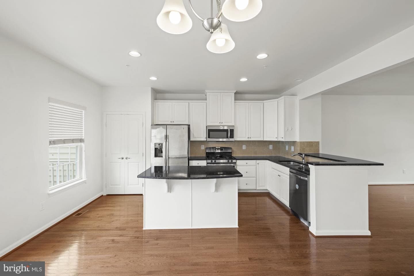418 Charles Avenue photo 22