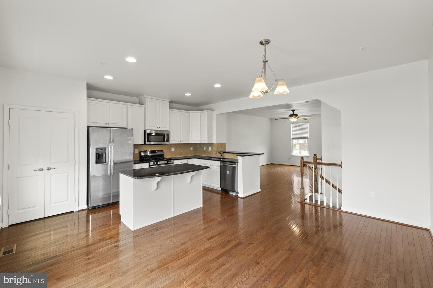 418 Charles Avenue photo 23