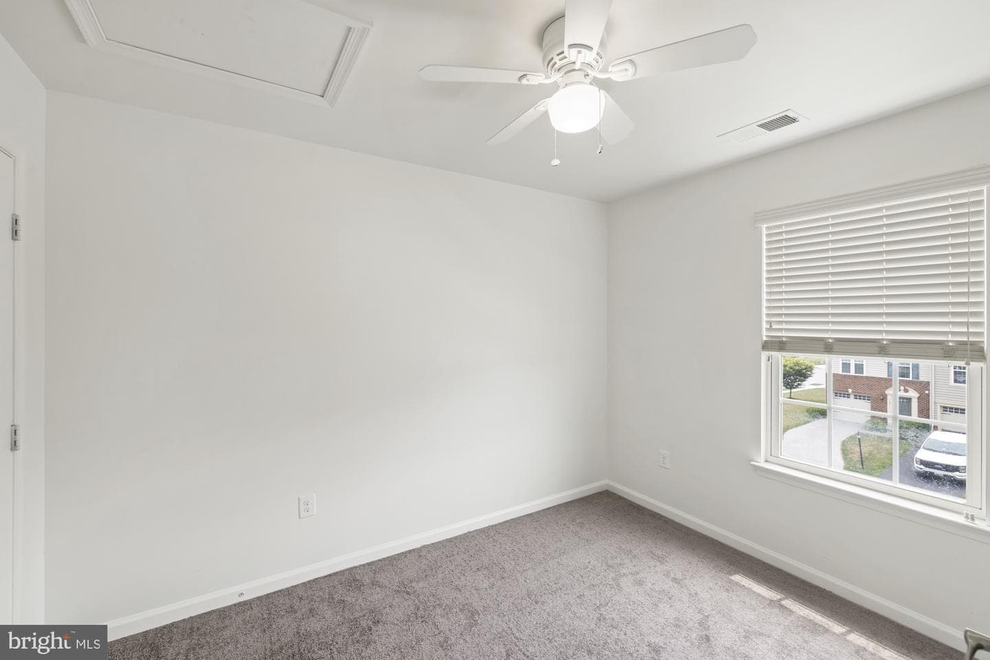 418 Charles Avenue photo 4