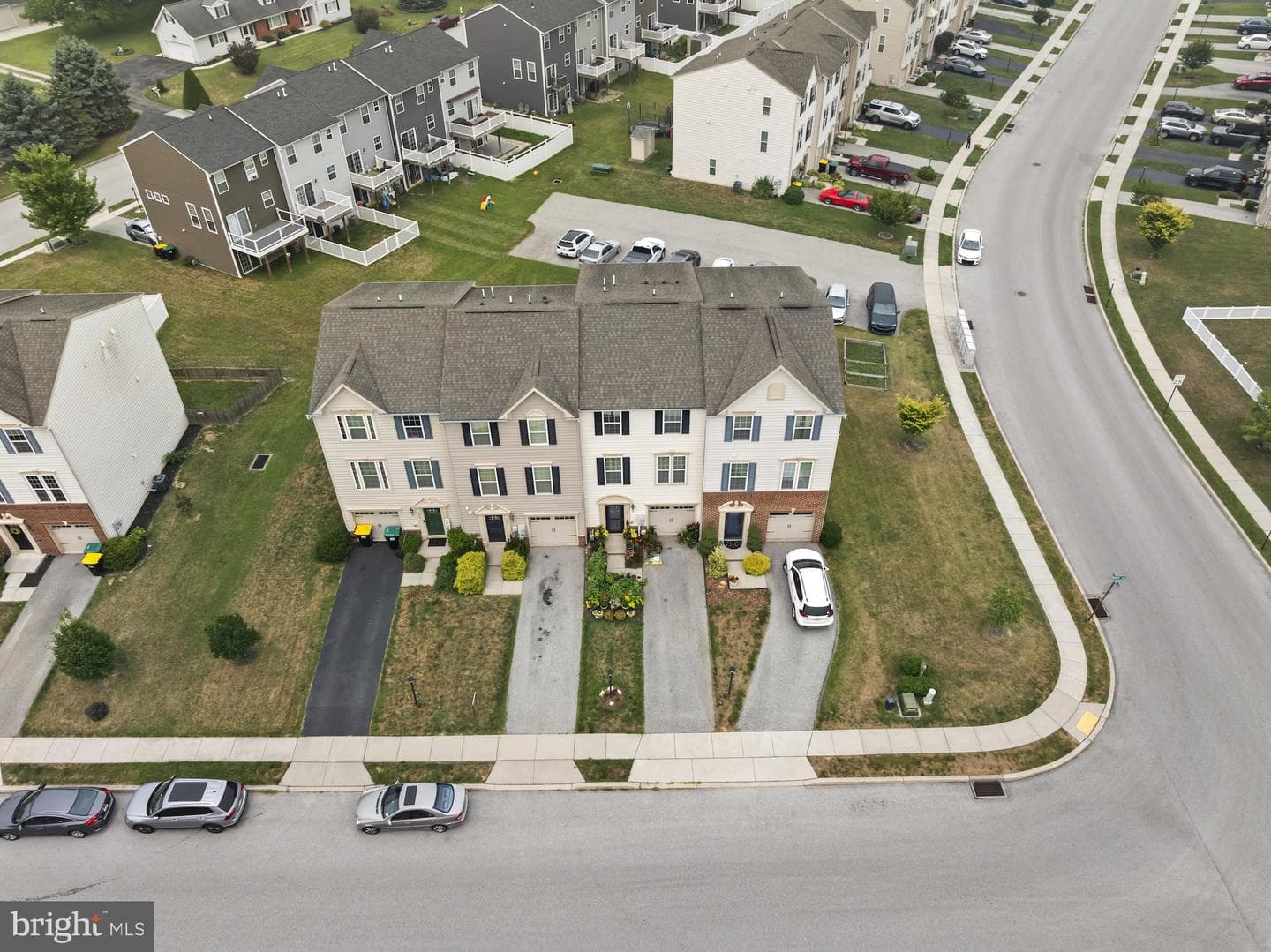 418 Charles Avenue photo 40