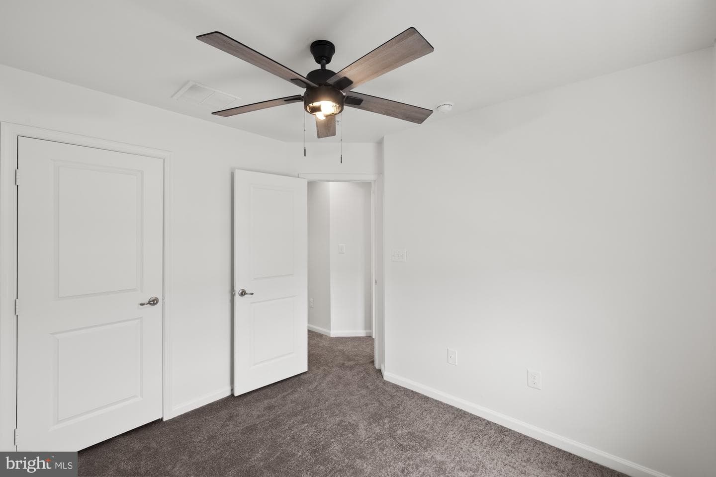 418 Charles Avenue photo 5