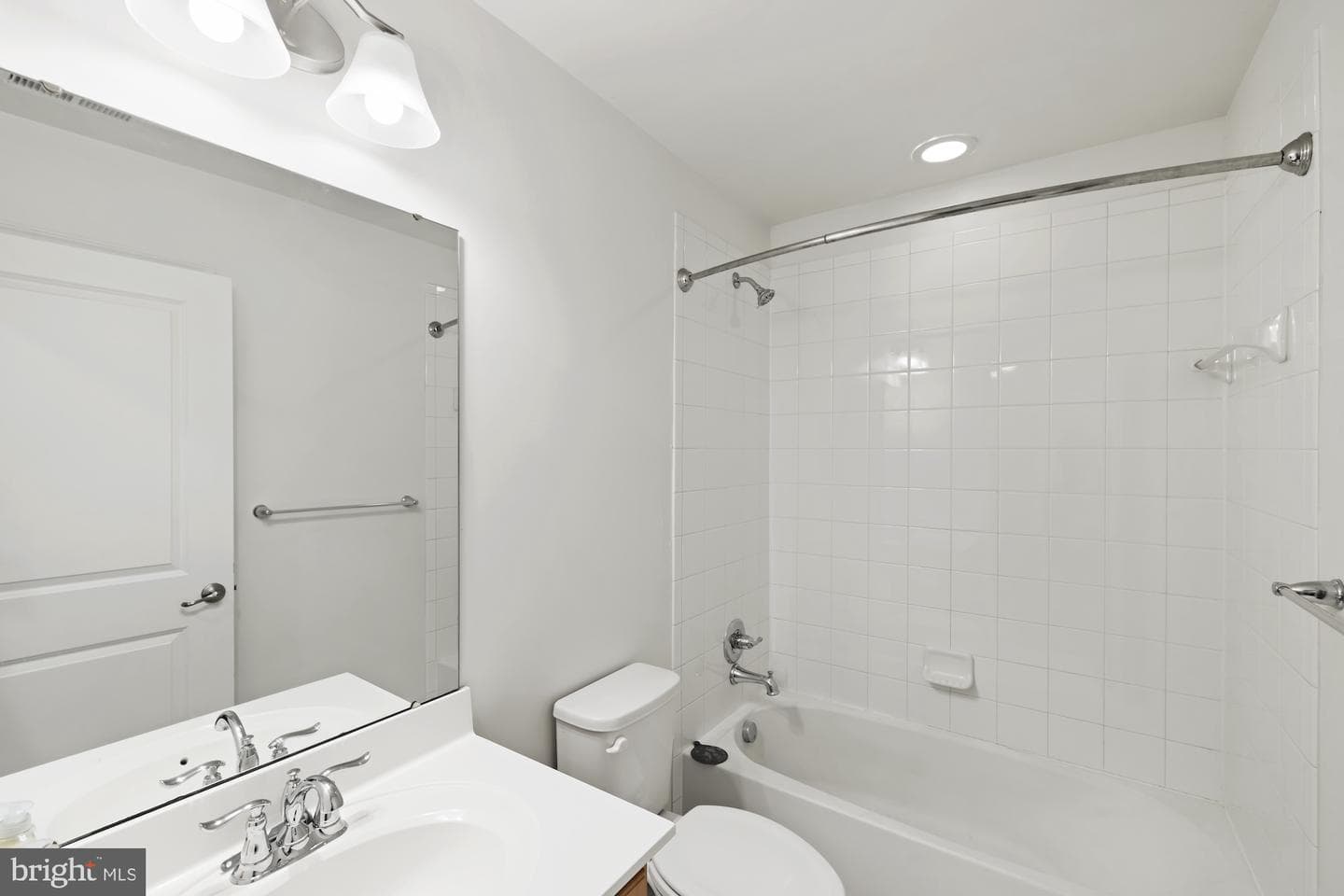 418 Charles Avenue photo 8