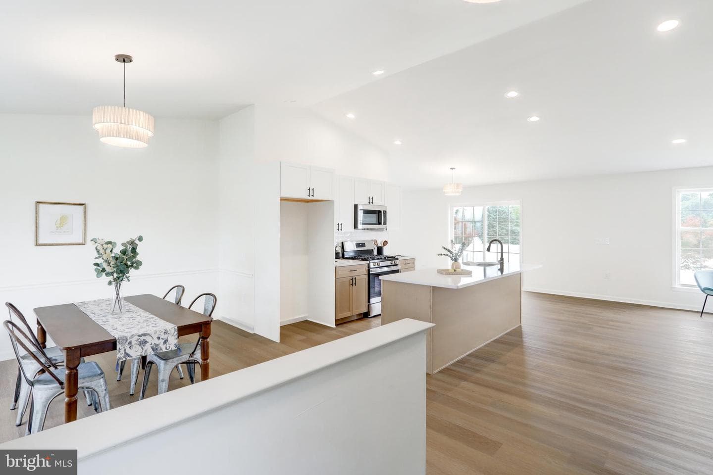 953 Campbell Road photo 2