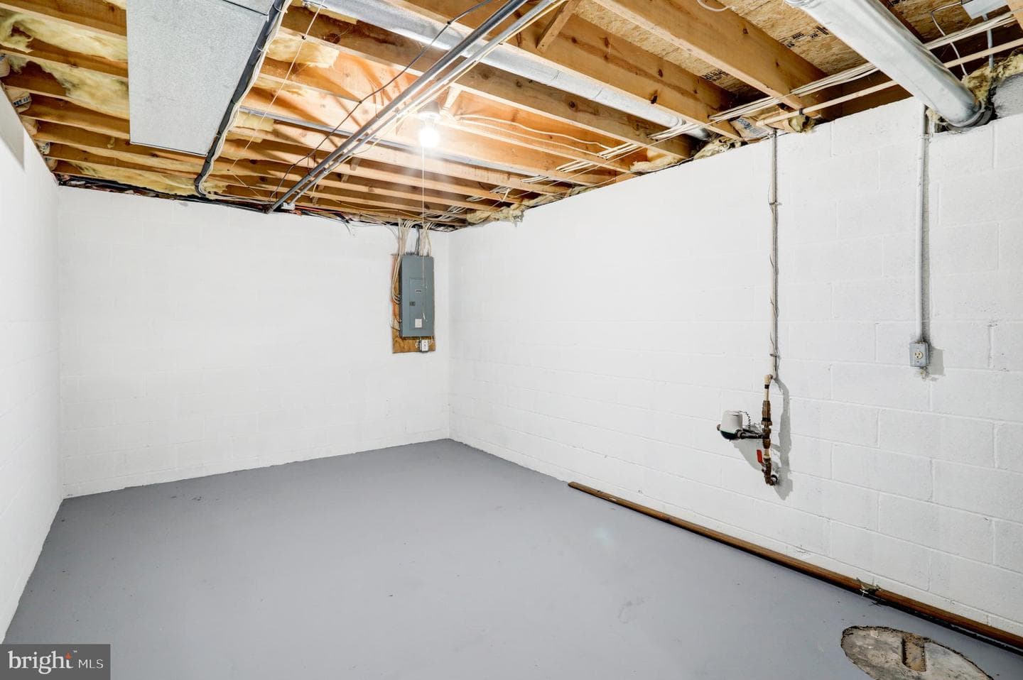953 Campbell Road photo 35