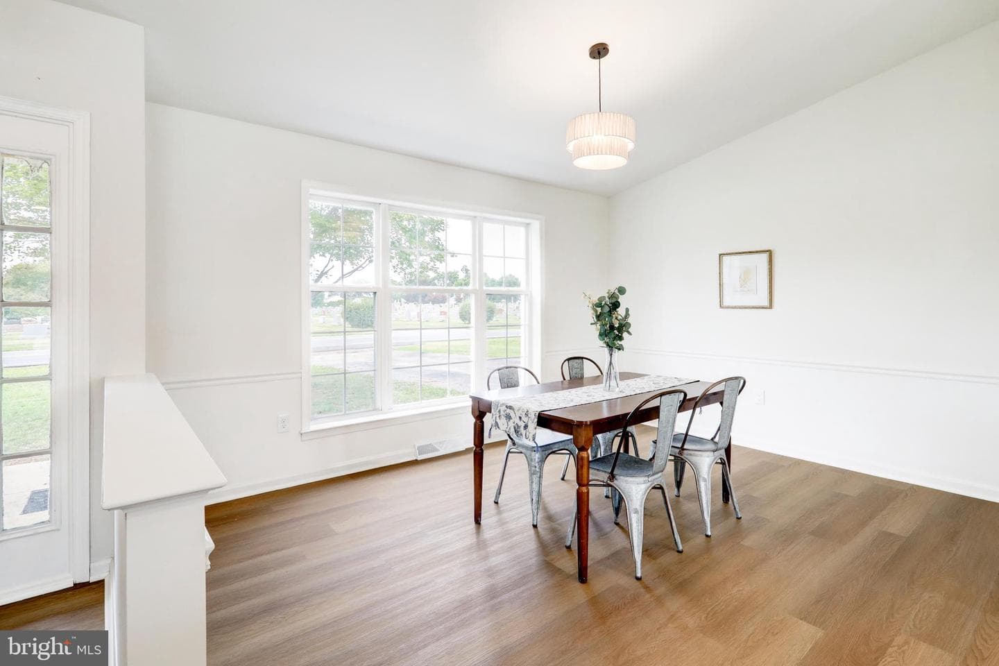 953 Campbell Road photo 4