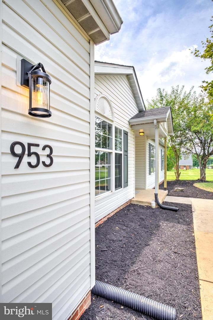 953 Campbell Road photo 45