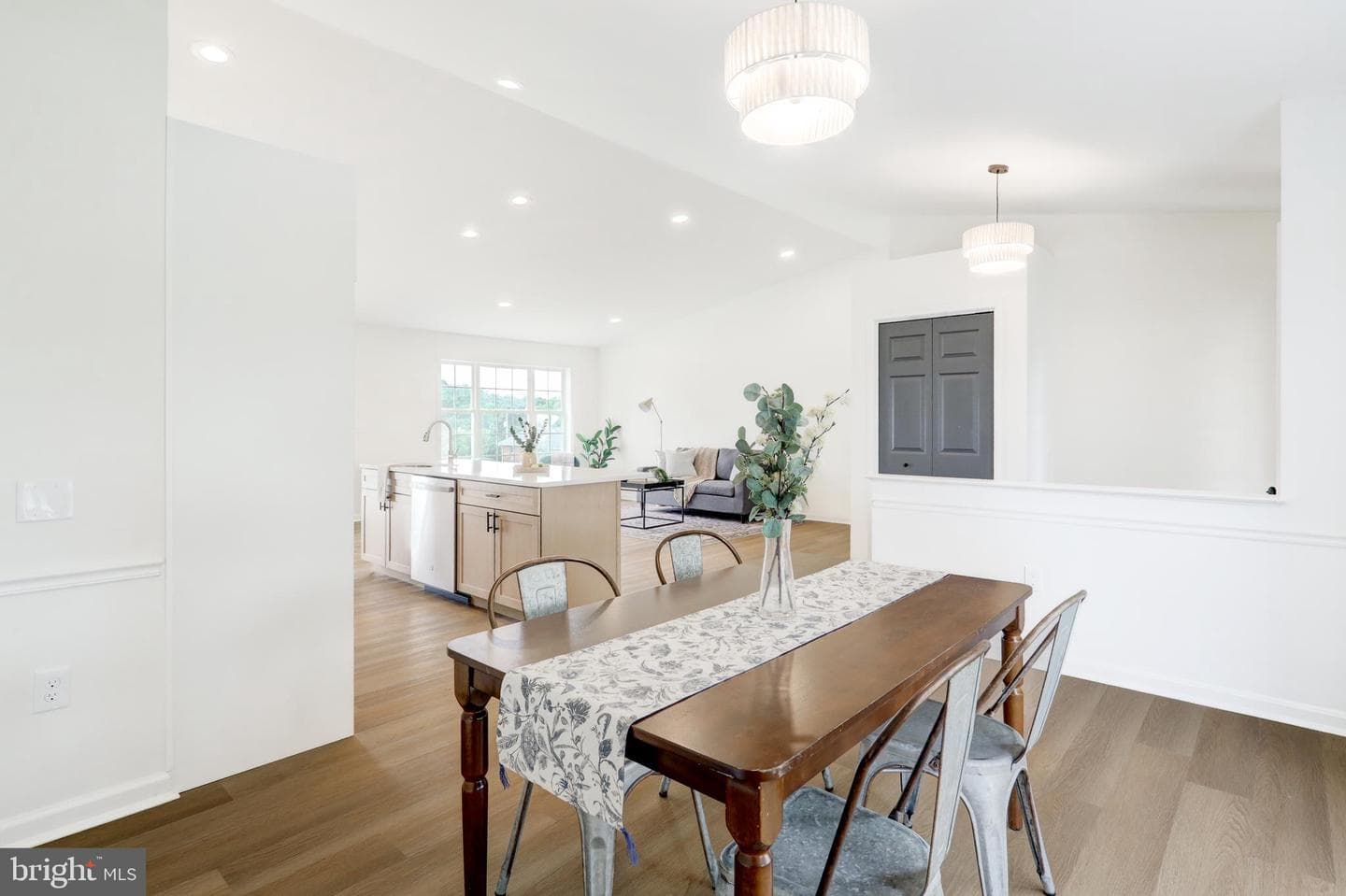 953 Campbell Road photo 5