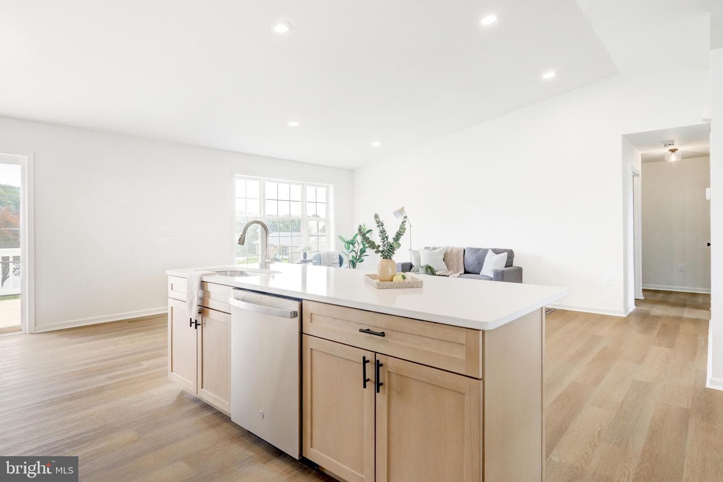 953 Campbell Road photo 6