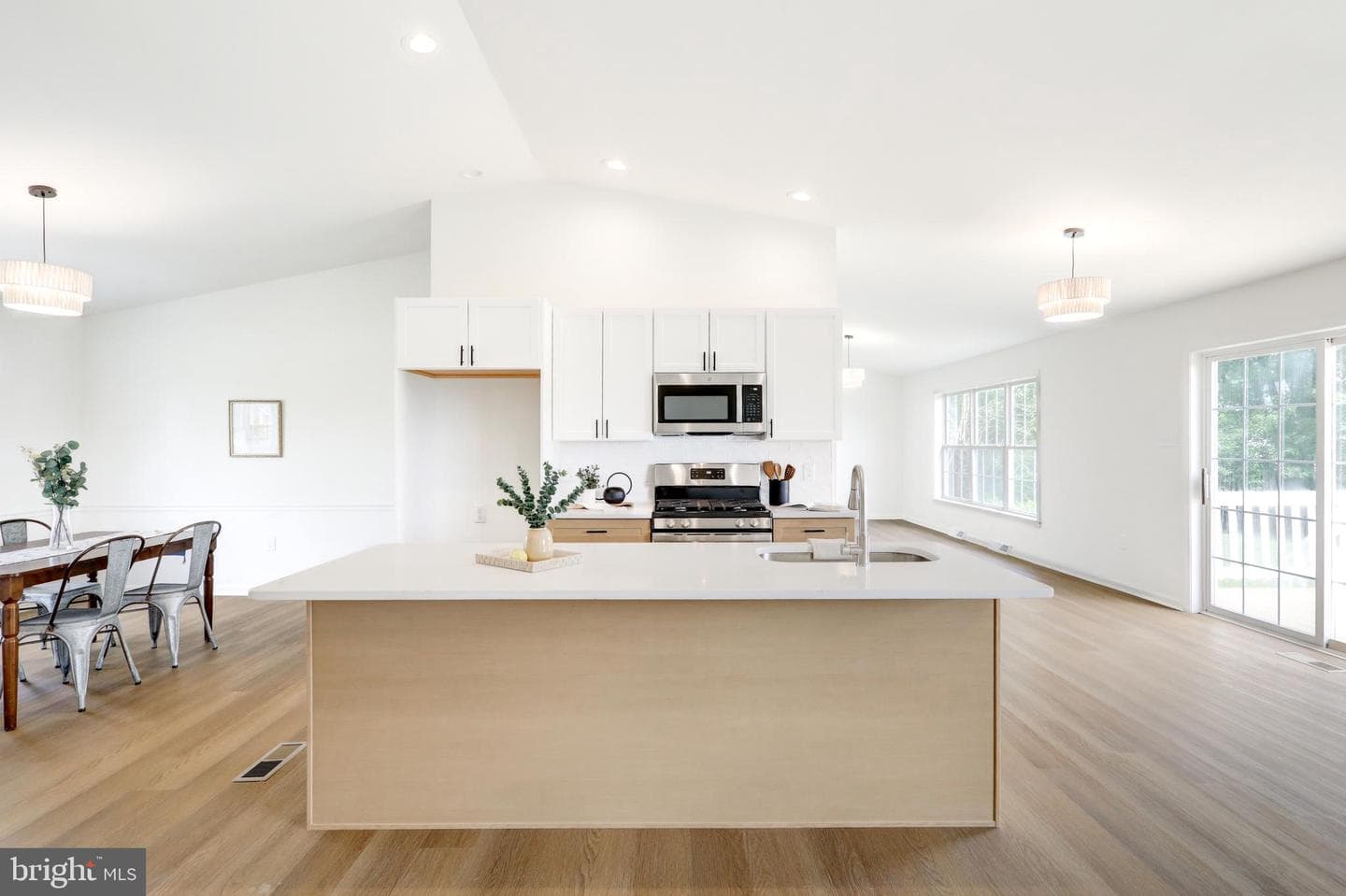 953 Campbell Road photo 9