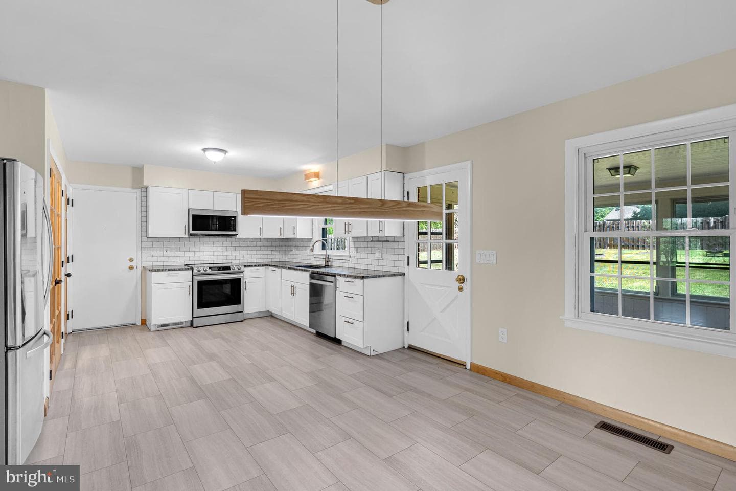 1150 Westminster Avenue photo 8