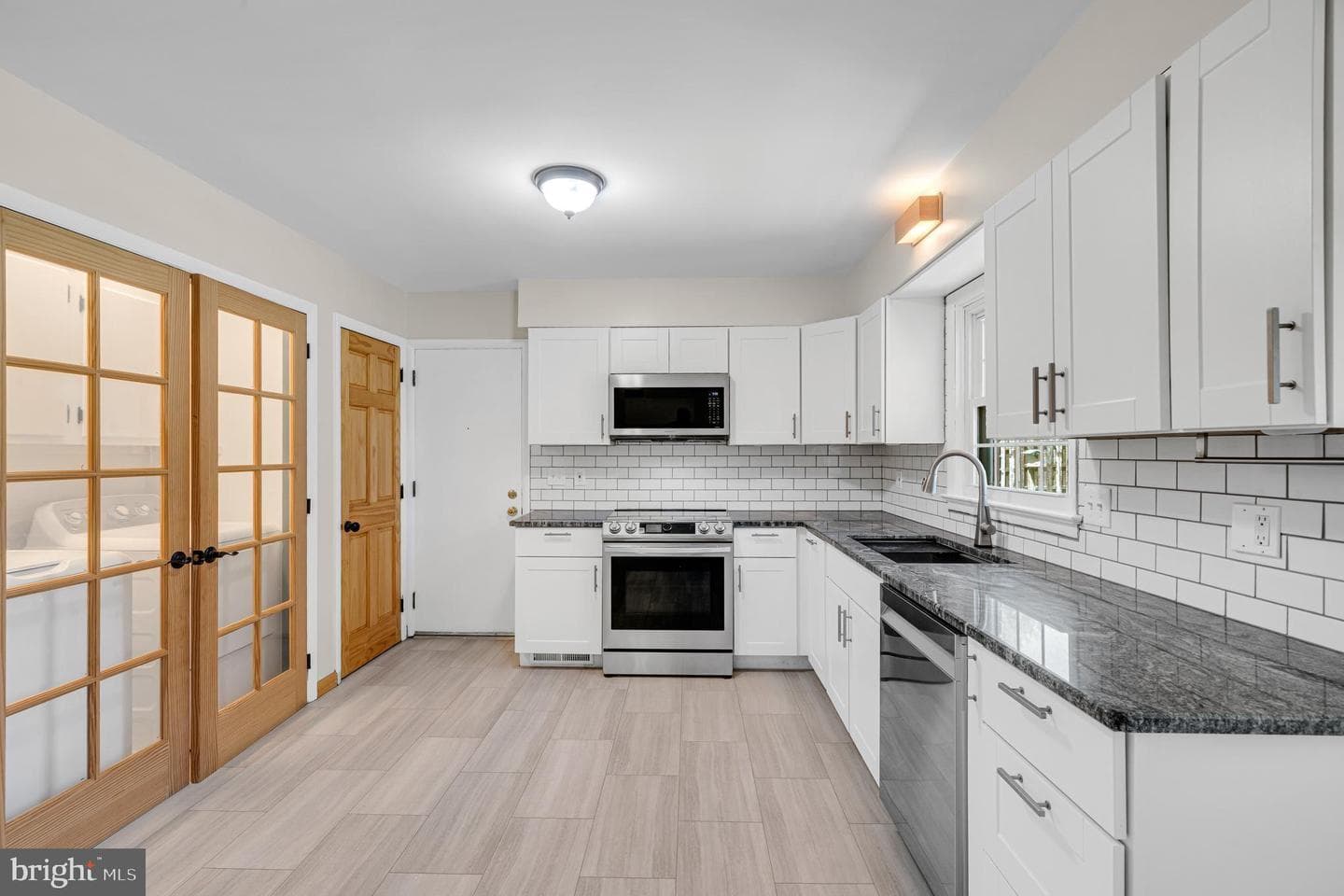 1150 Westminster Avenue photo 9