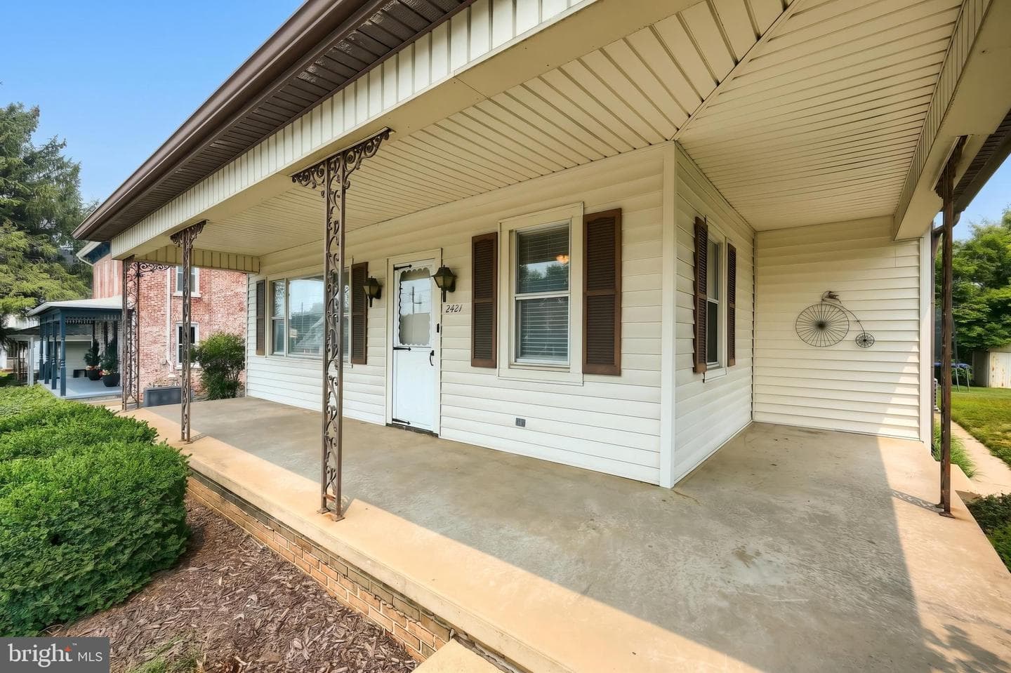 2421 S Queen Street photo 13