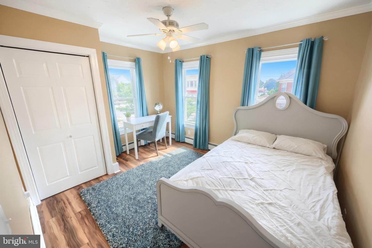 2421 S Queen Street photo 30