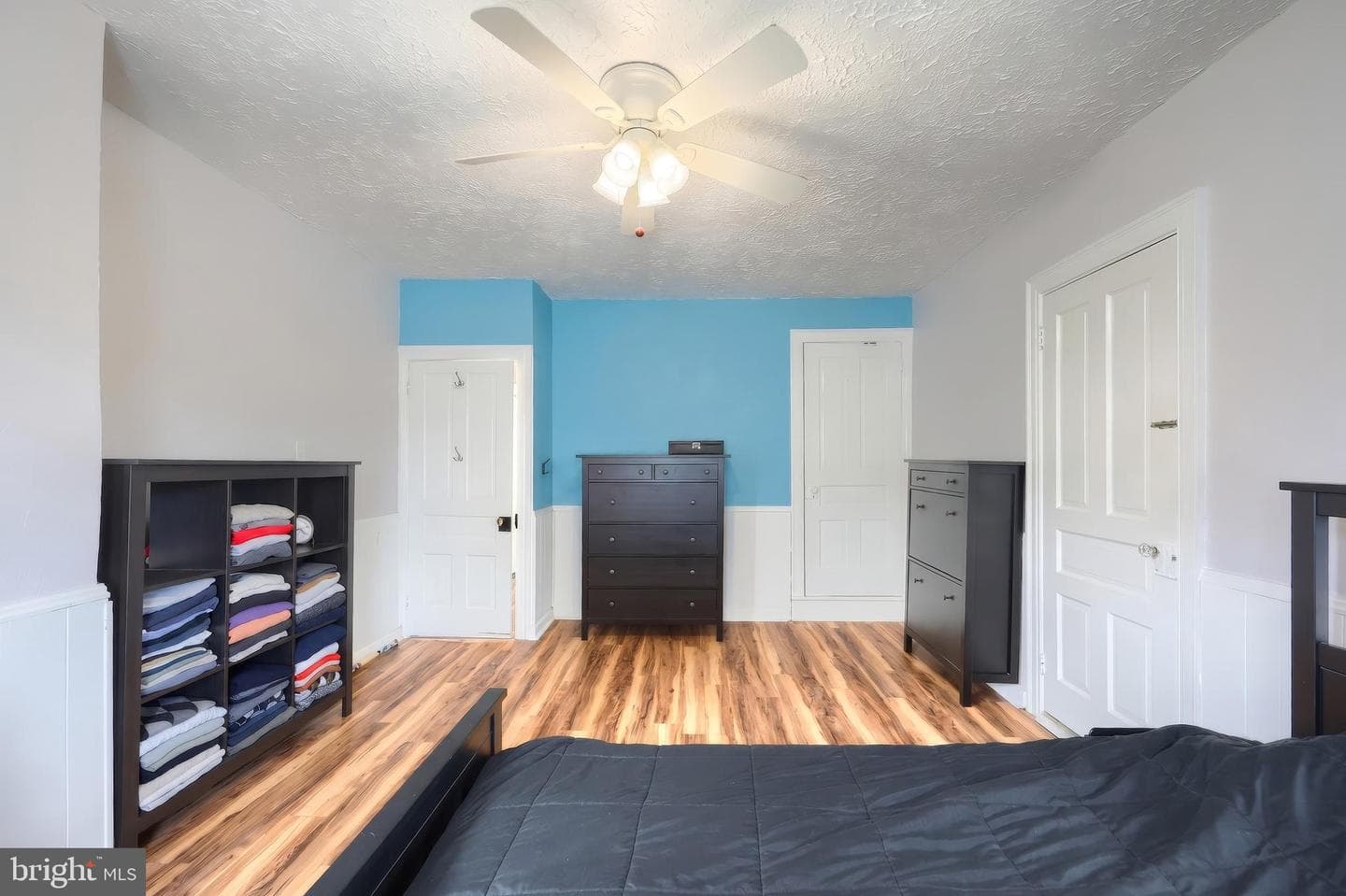2421 S Queen Street photo 40