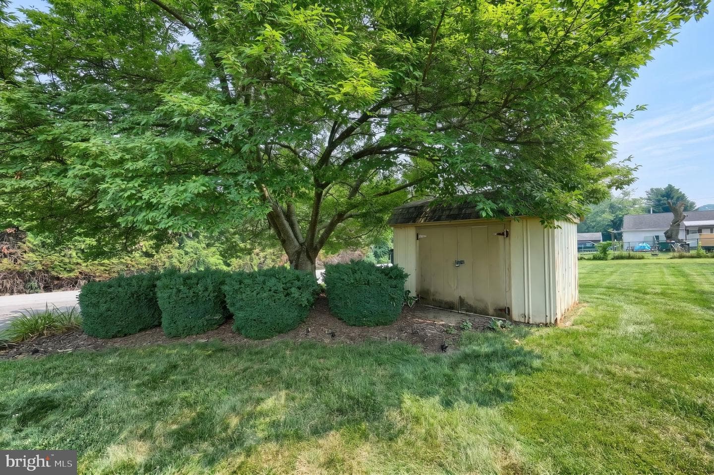 2421 S Queen Street photo 9