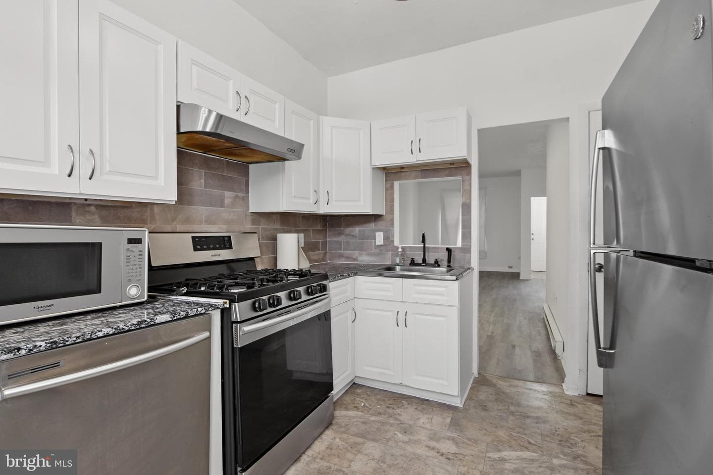 460 S Pershing Avenue photo 13