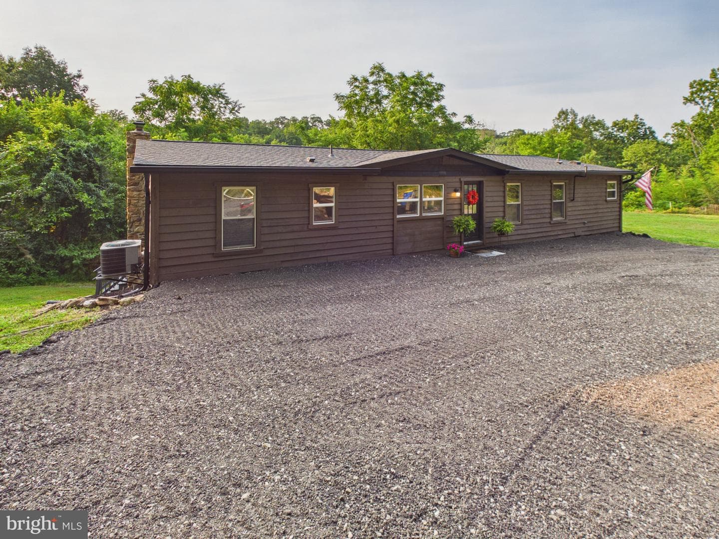 3997 Trone Road photo 3