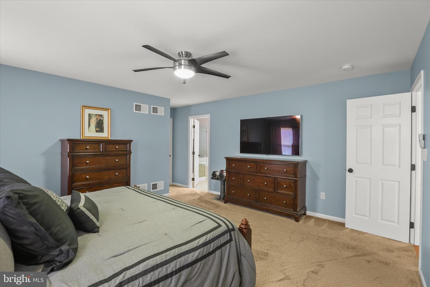 135 Surrey Lane photo 25