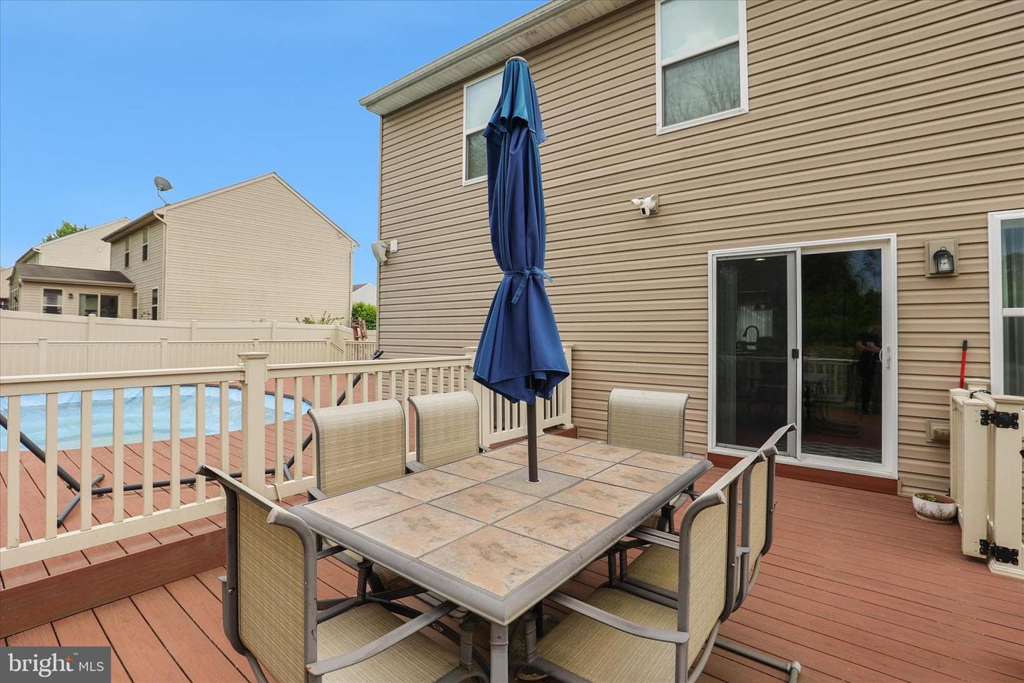 135 Surrey Lane photo 41