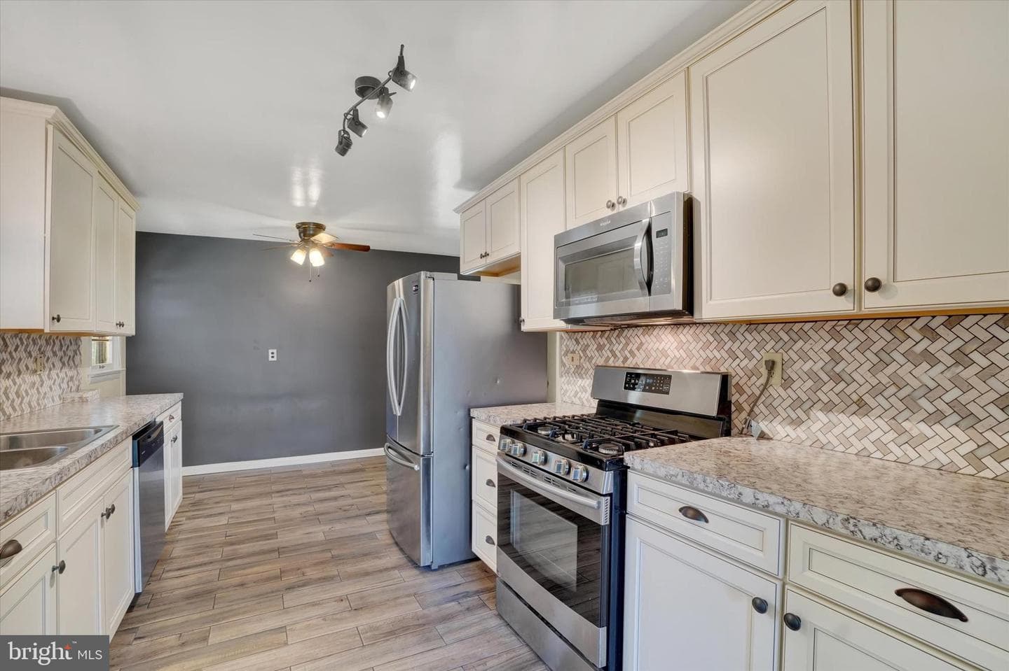 1610 N East Street photo 8
