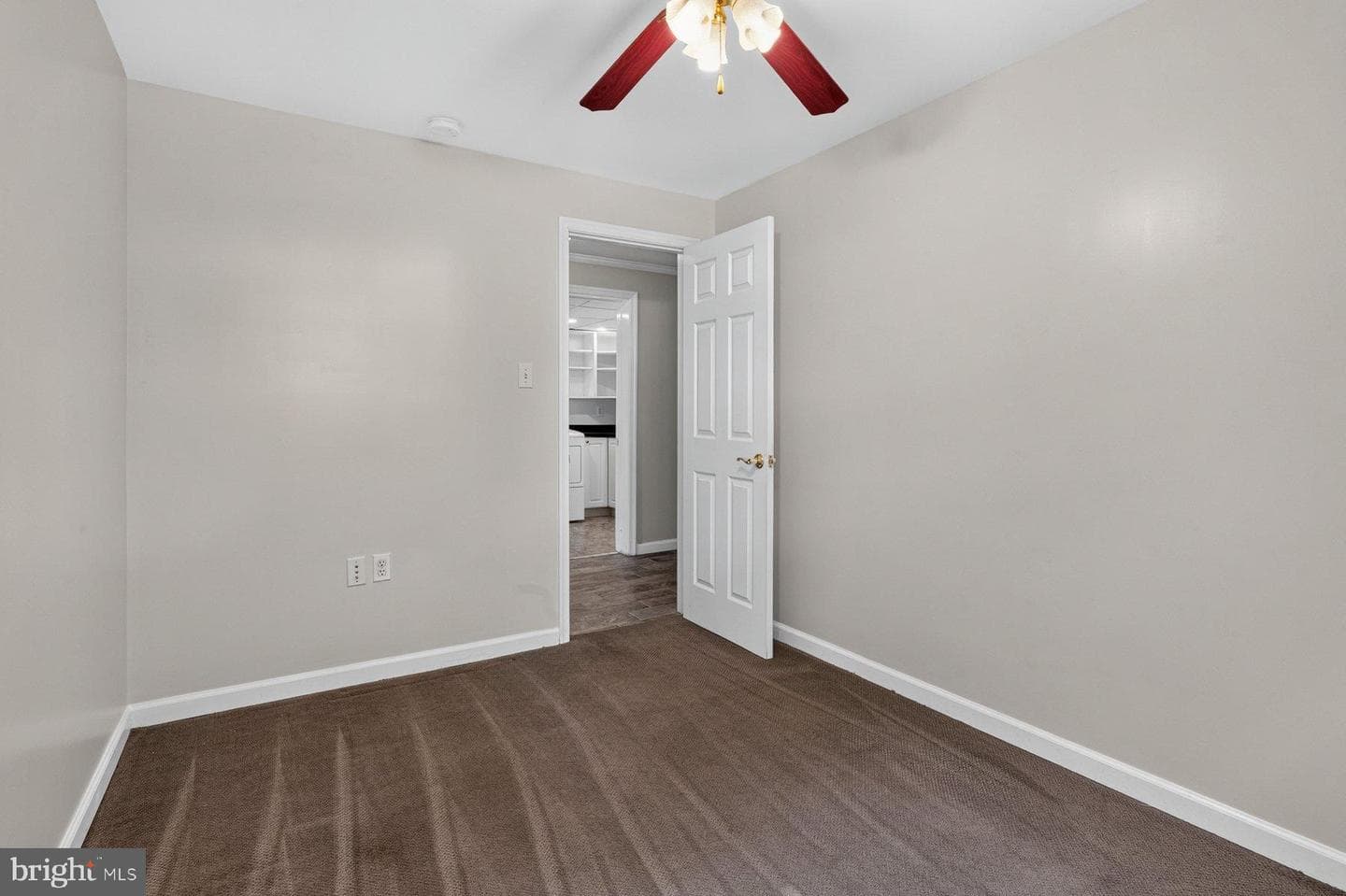 327 S Duke Street photo 41