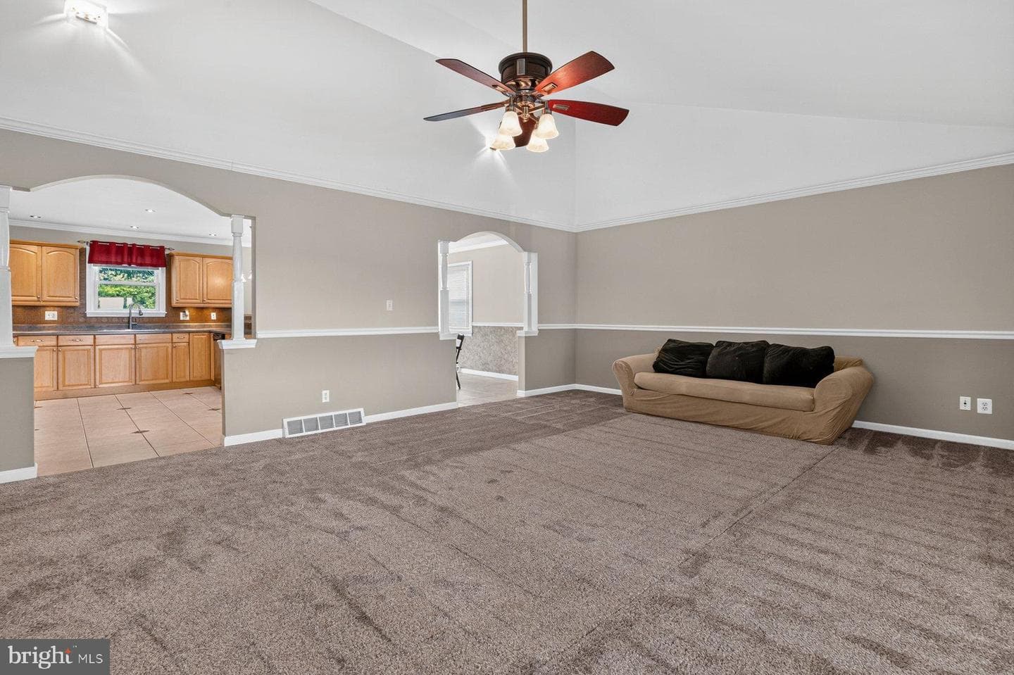 327 S Duke Street photo 5